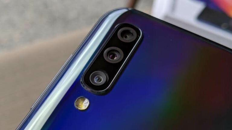 compare samsung a50 and a70