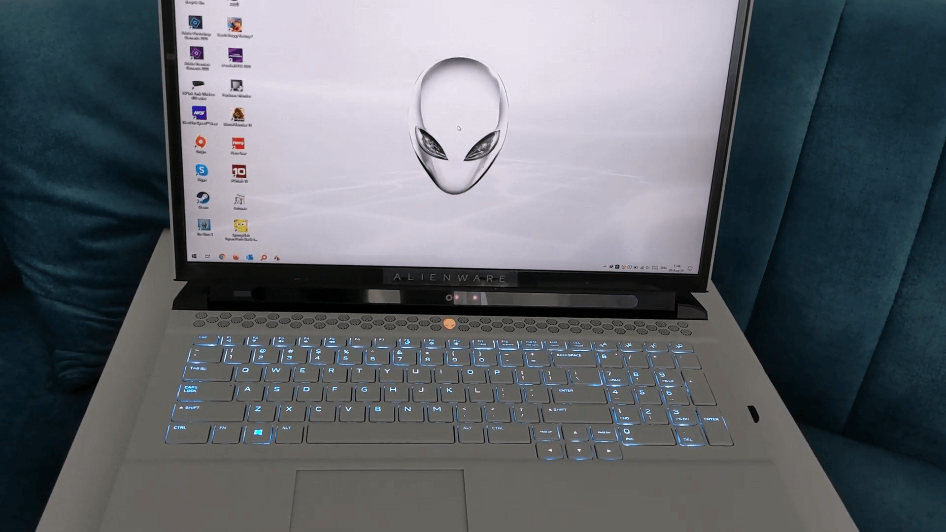Alienware Area-51m R2 
