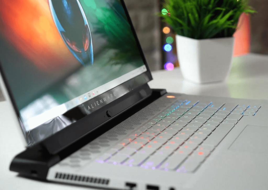 Dell Alienware M15 R3 vs Razer Blade 15: Which One is Better in Gaming ...