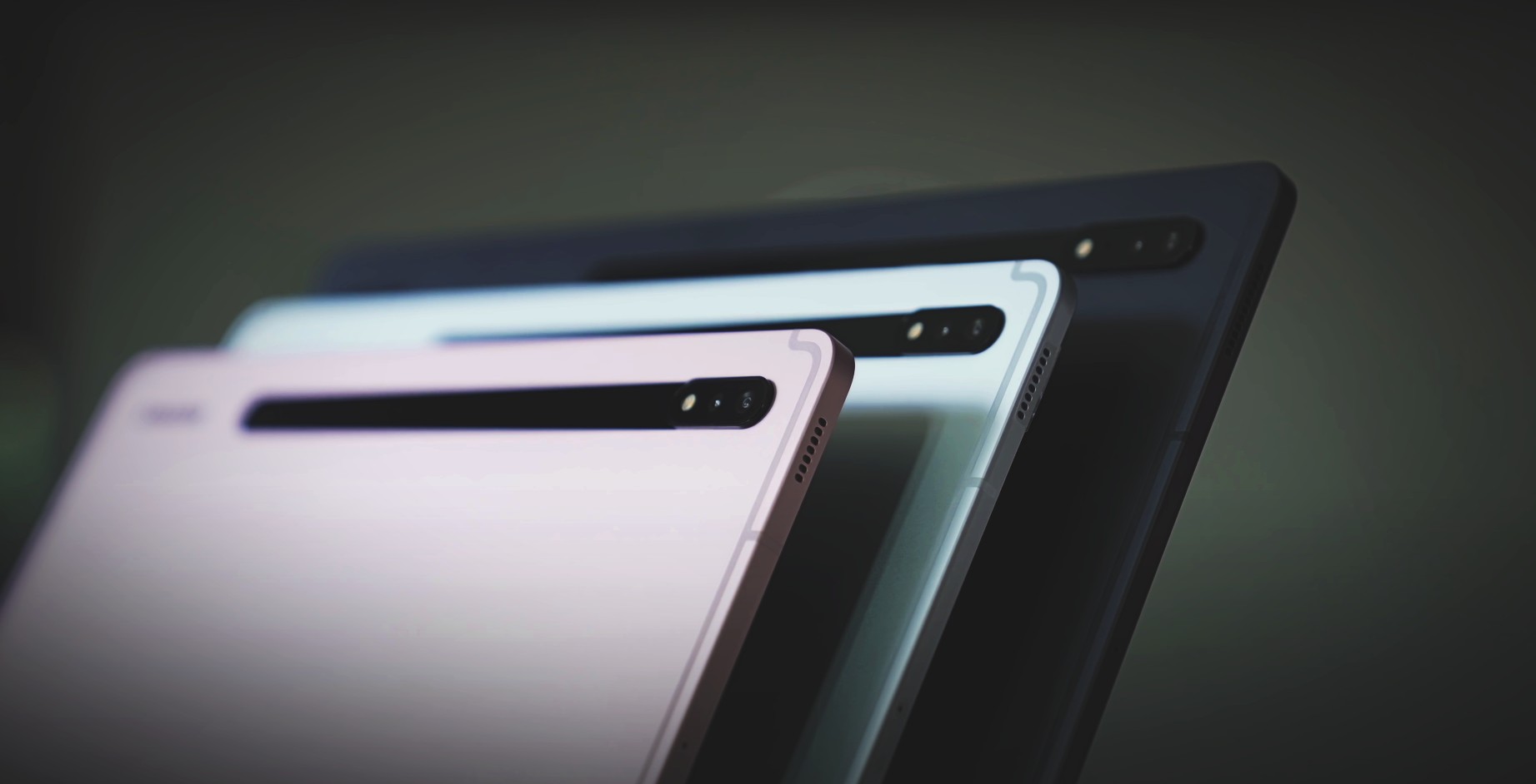 Galaxy Tab S8 vs Tab S8+ vs Tab S8 Ultra design