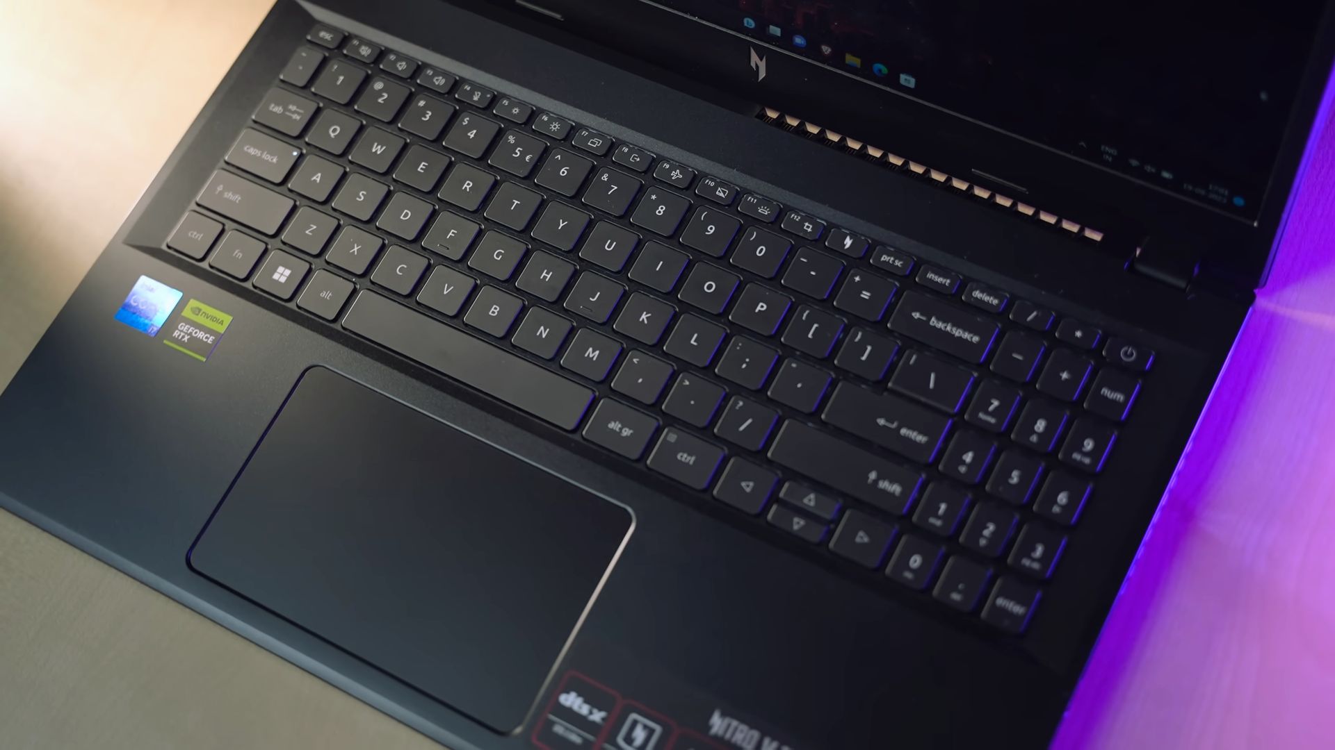 Acer-Nitro-5-Keyboard-Touchpad